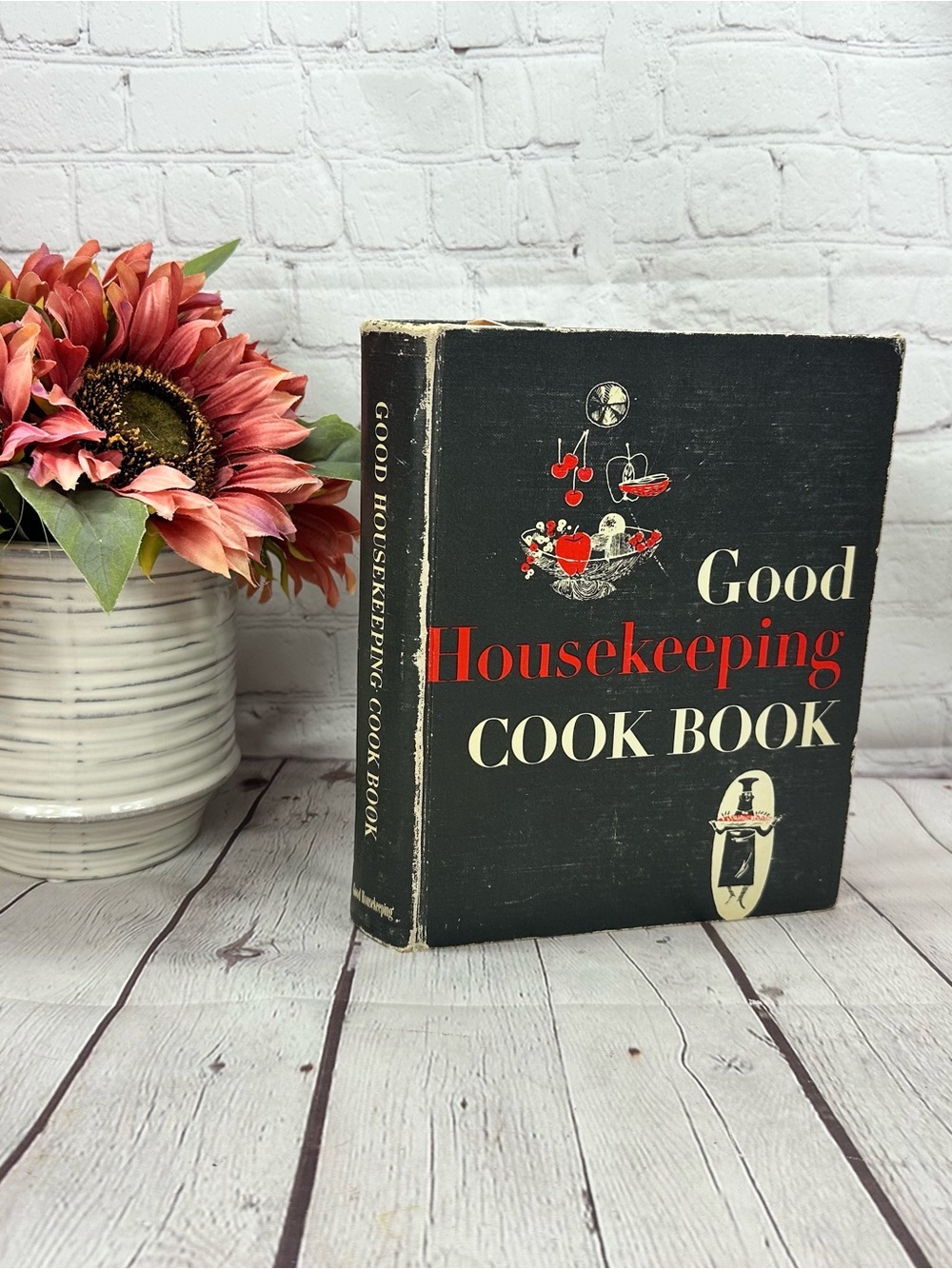 vtg 1957 Good Housekeeping Cook Book Hardcover MCM retro collectible